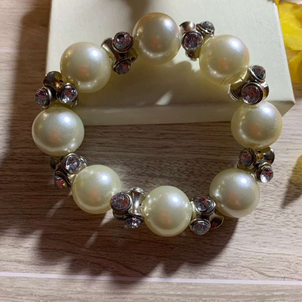 Pearl Stretch Bracelet With Crystal Rhinestones - Used